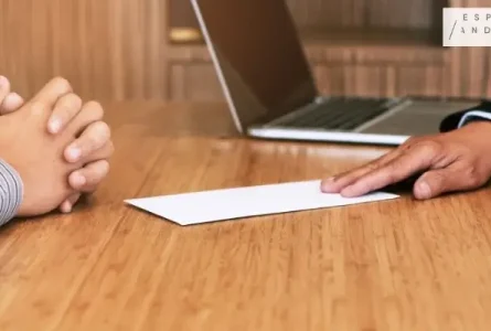 Leyes de despido improcedente de California (con ejemplos)